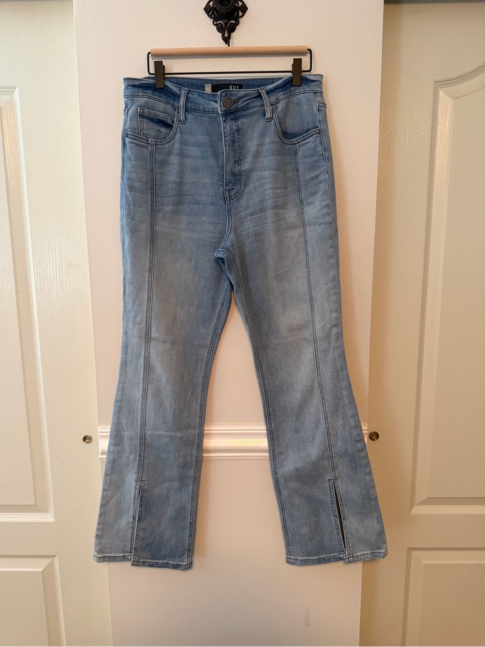 **NWOT Kut from the Kloth Light Blue Flare Jeans with Front Seams and Hem Slits